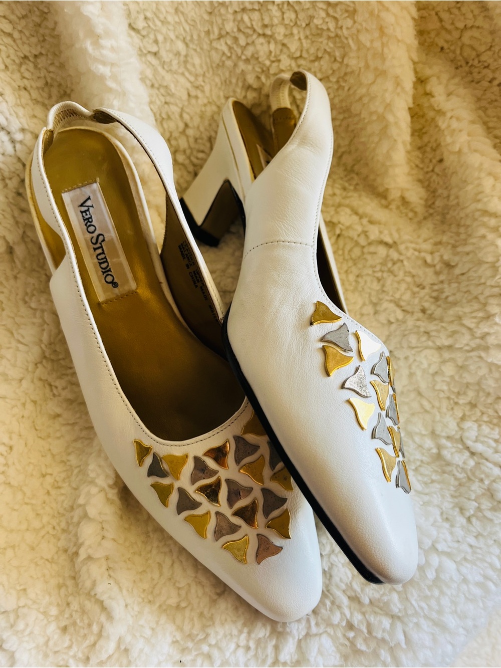 Vero Studio White Leather Slingback Heels with Silver & Gold Tone Details Size 8
